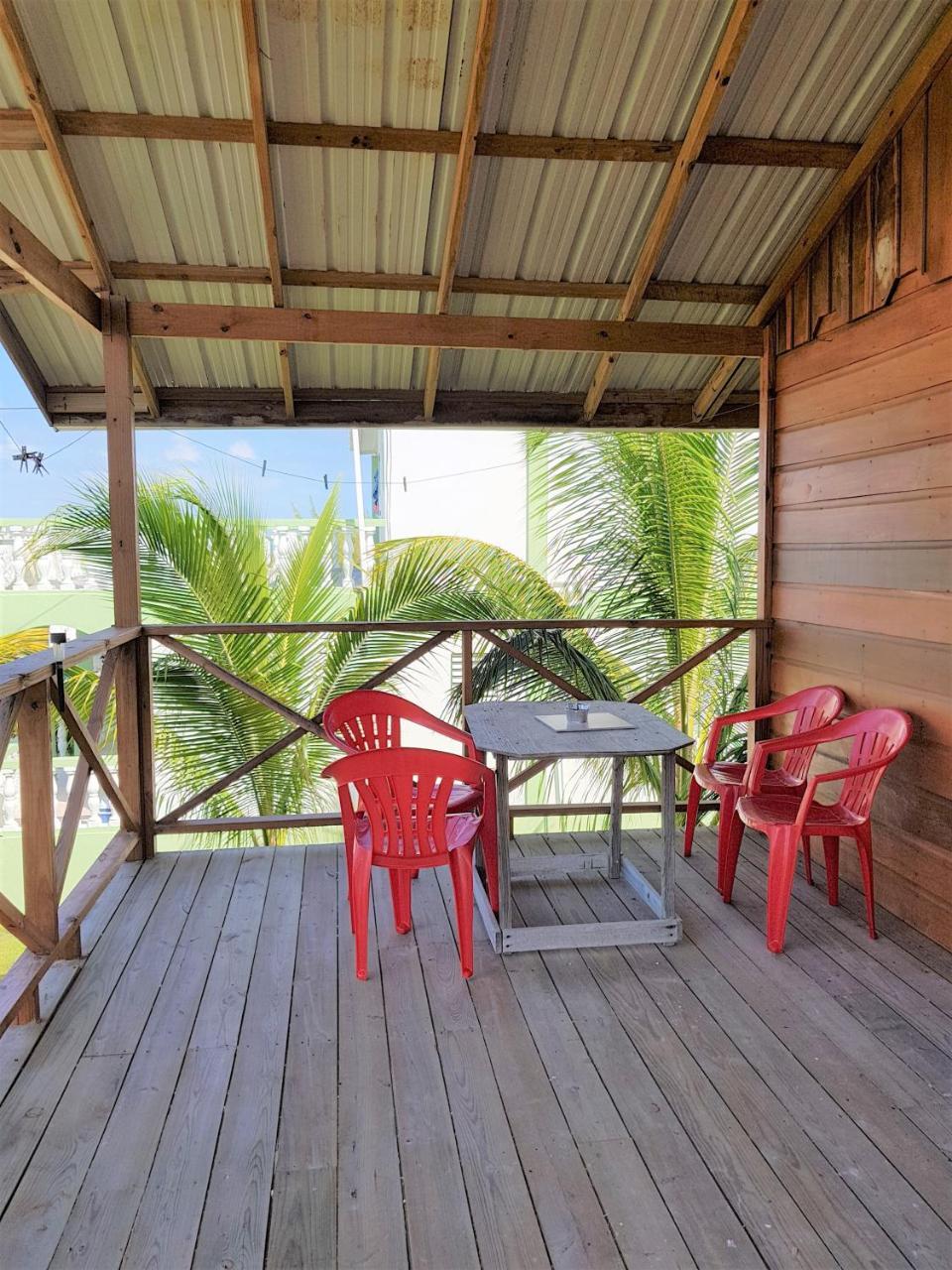 Trellis House Lägenhet Caye Caulker Exteriör bild